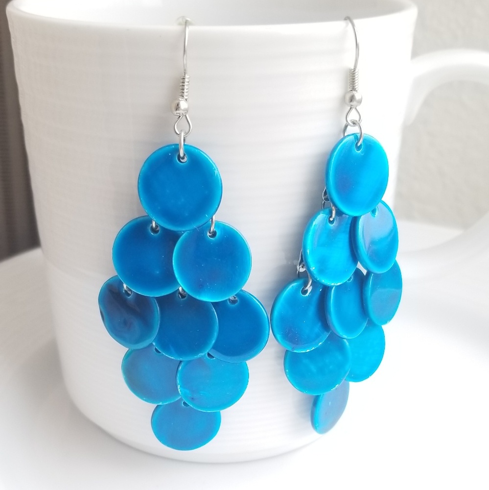 🆕️ 3/$18 BoHo Blue Chic Shell Waterfall Earrings - Picture 2 of 8